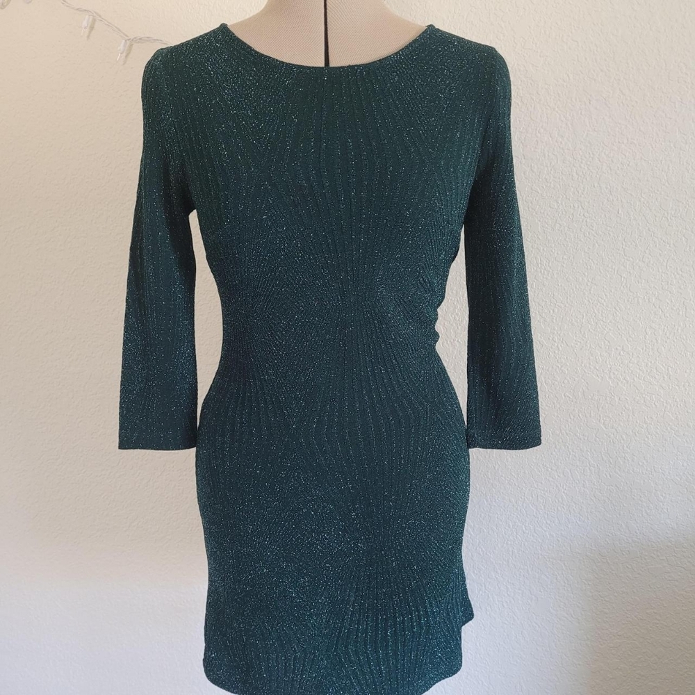 Elegant Green Dress - Picture 5 of 9